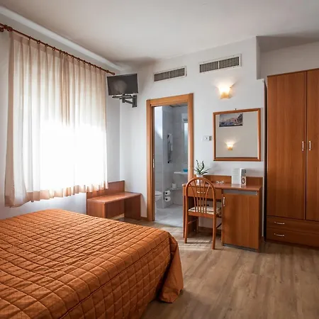 Aequa Hotel 4*