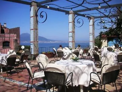 Aequa Hotel 4*