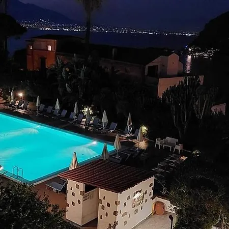 Aequa Hotel Hotel 4*